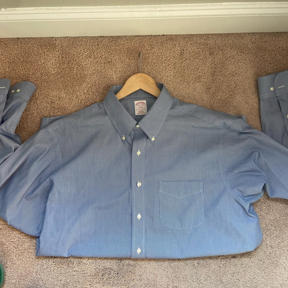 Brooks Brothers dress shirt that is ready to impress anywhere you go right away. - Picture 4 of 7